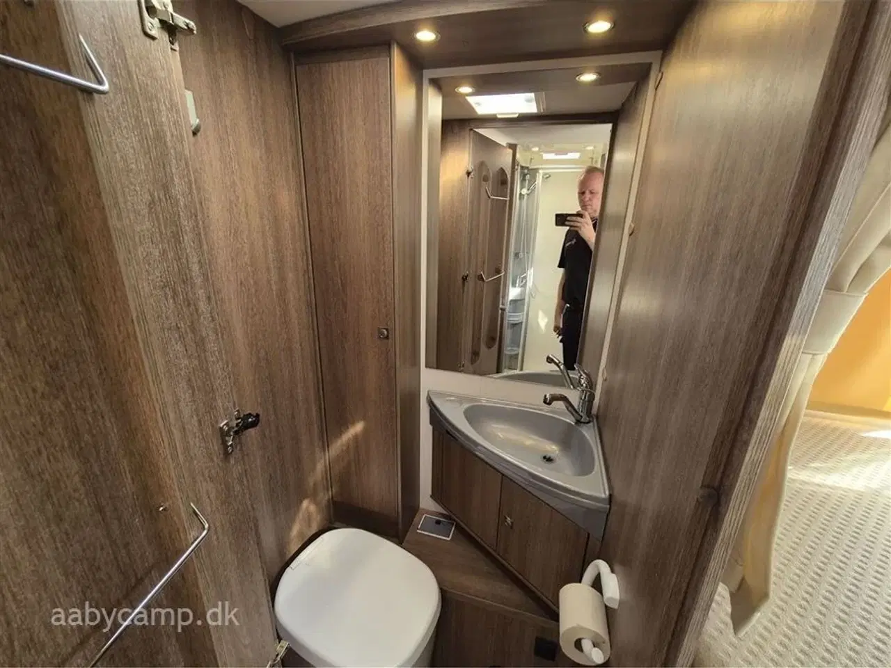 Billede 17 - 2016 - Dethleffs Trend T 7057 EB   Autocamper med anhængertræk. batteri. markise. clesana toilet. thetford ovn.cykelstativ.