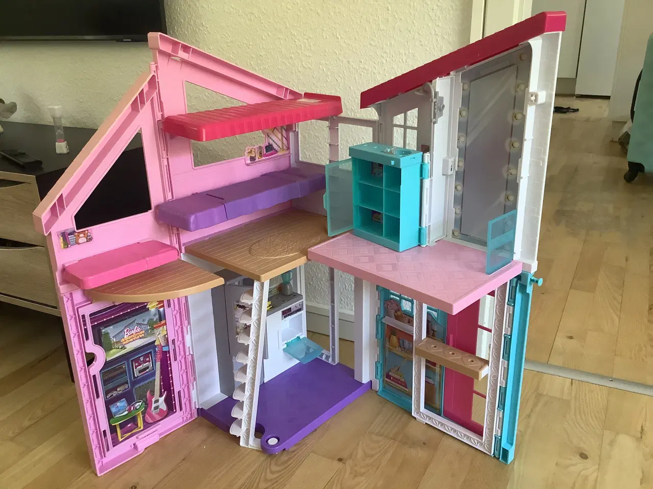 Billede 1 - Barbie dukkehus