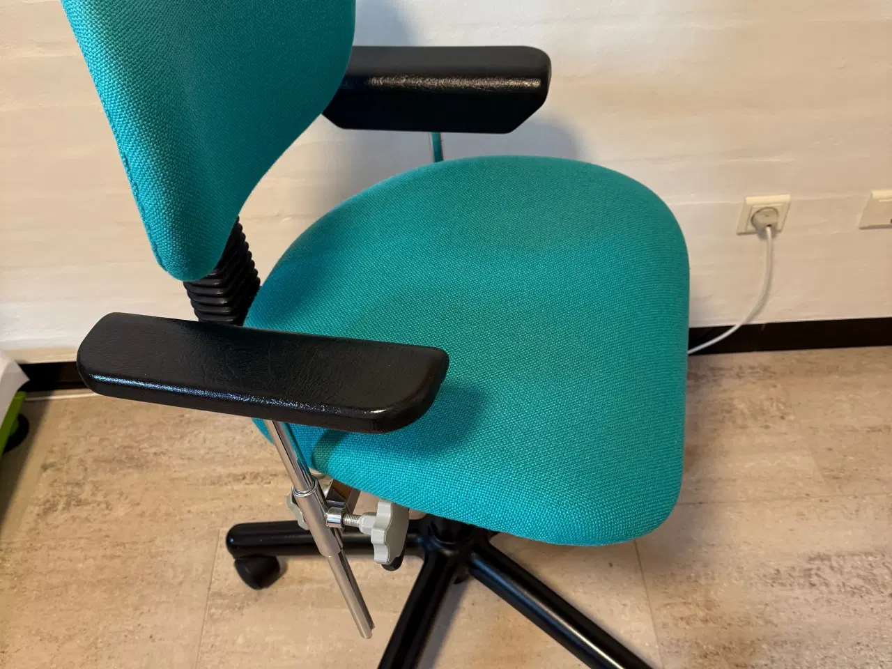 Billede 4 - VELA kontorstol med grøn betræk og armlæn