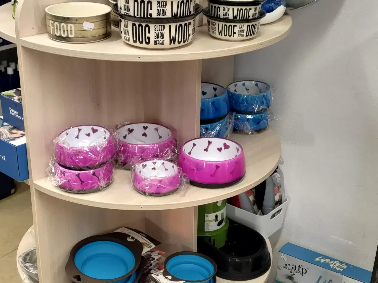 Billede 4 - Stor rund reol med hjul - levering mulig