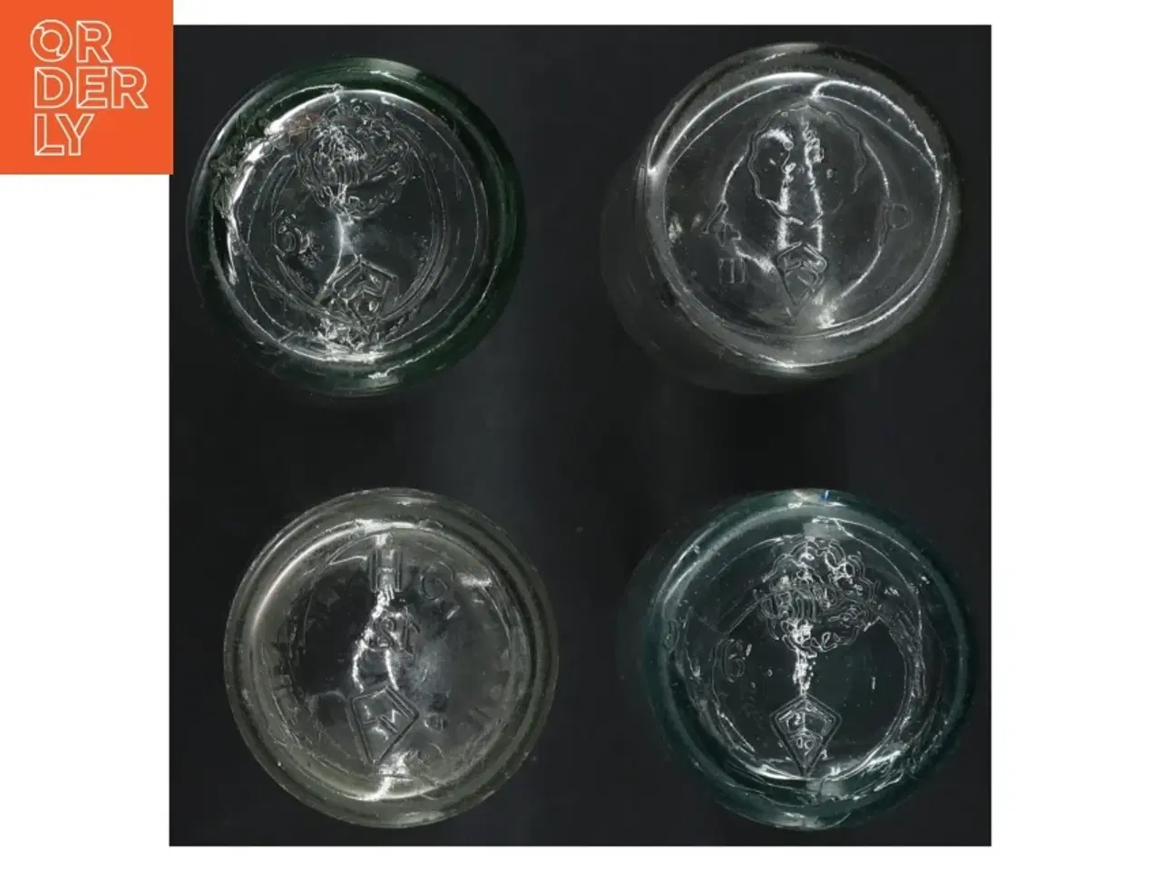 Billede 4 - Gamle glasflasker med præget logo (str. H. 19 cm. 250 ml)