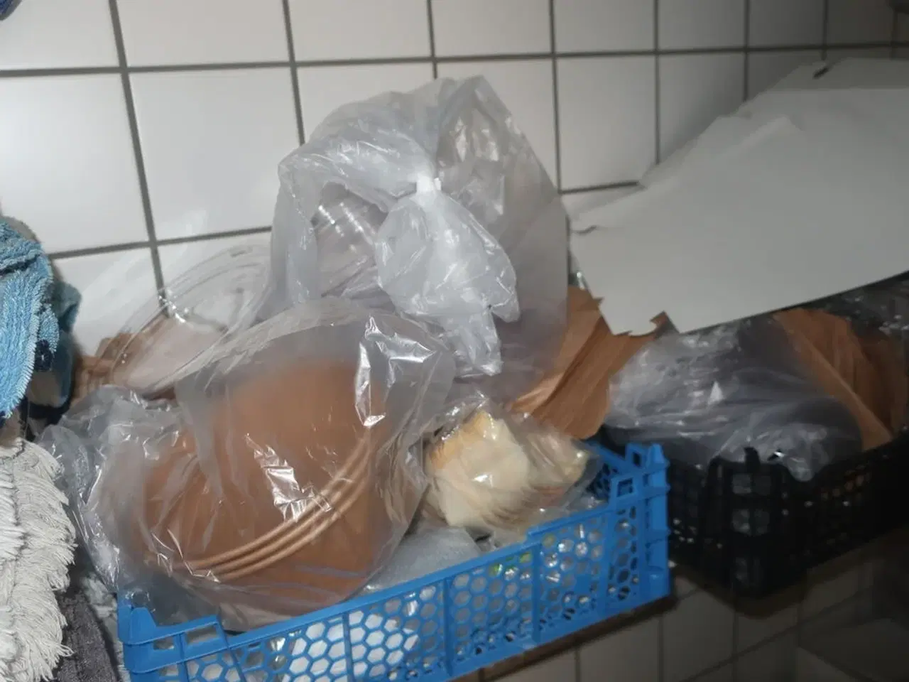 Billede 5 - Støvsuger NILFISK / rengøringsartikler m.m.