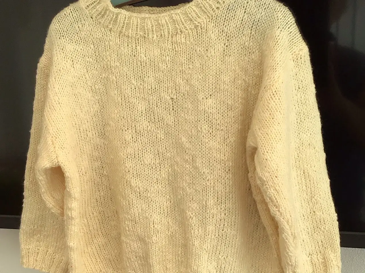 Billede 1 - Ny håndstrikket sweater str2/3år