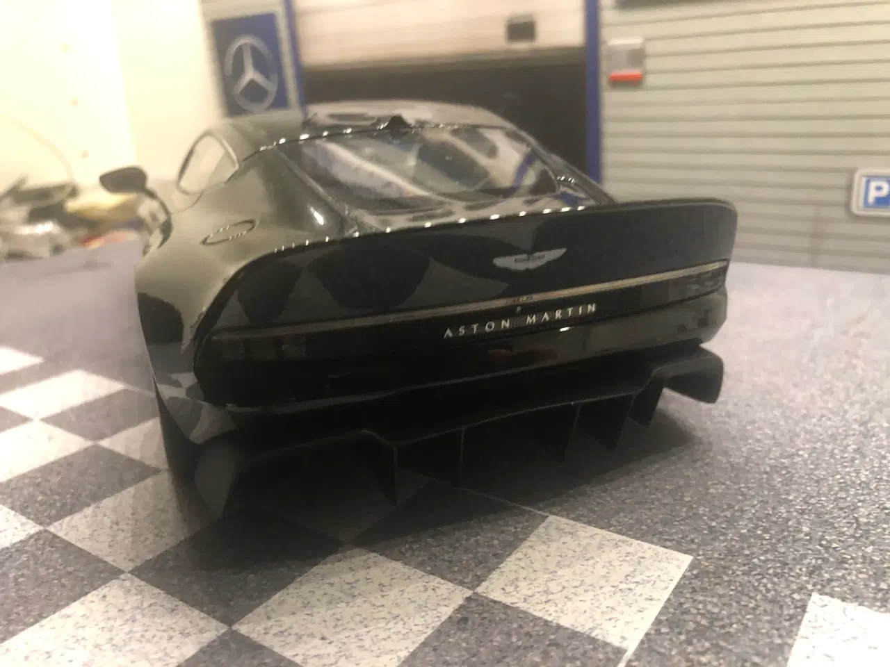 Billede 4 - 1:18 Aston Marin Victor