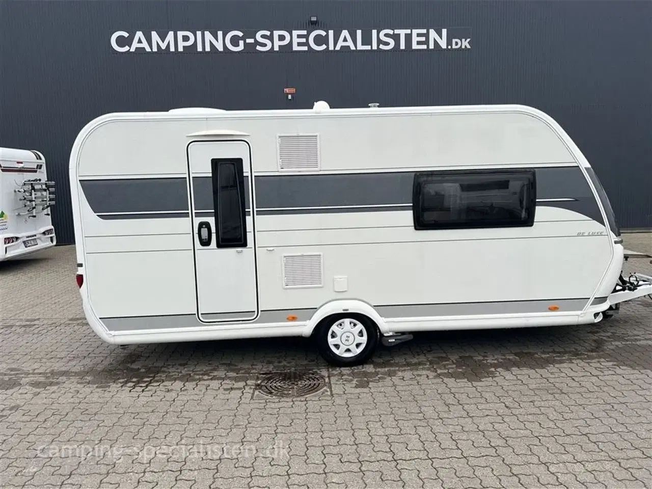 Billede 1 - 2021 - Hobby De Luxe 460 SFf   2021 Hobby 460 SFF De Luxe - se den nu hos Camping-Specialisten