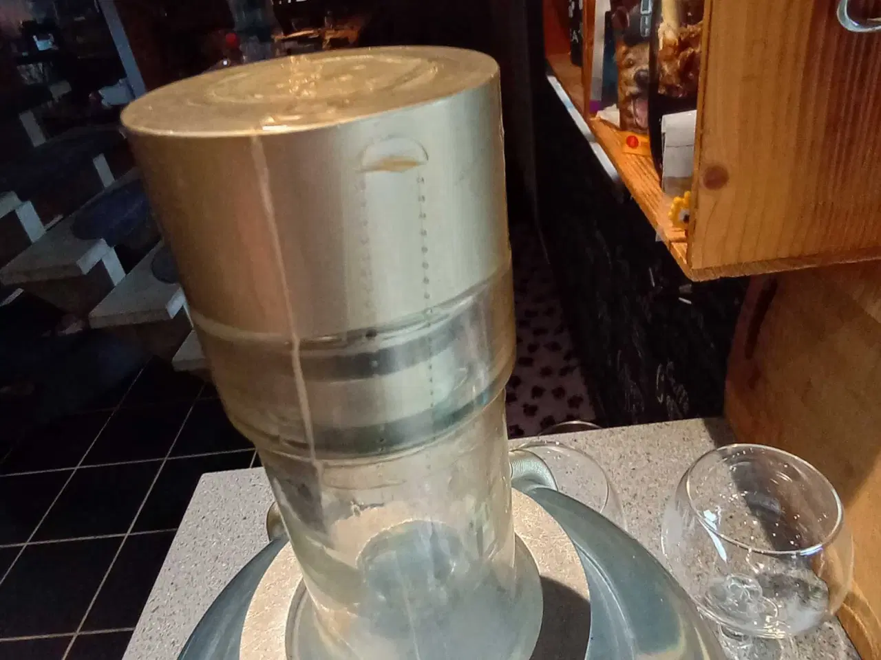 Billede 2 - Skully gin 4,5 l og glas