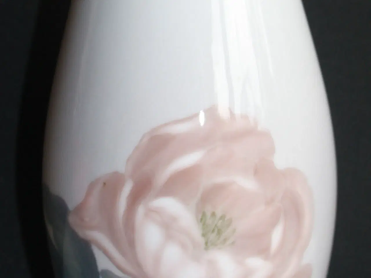 Billede 2 - Vase med pæon, Bing og Grøndahl
