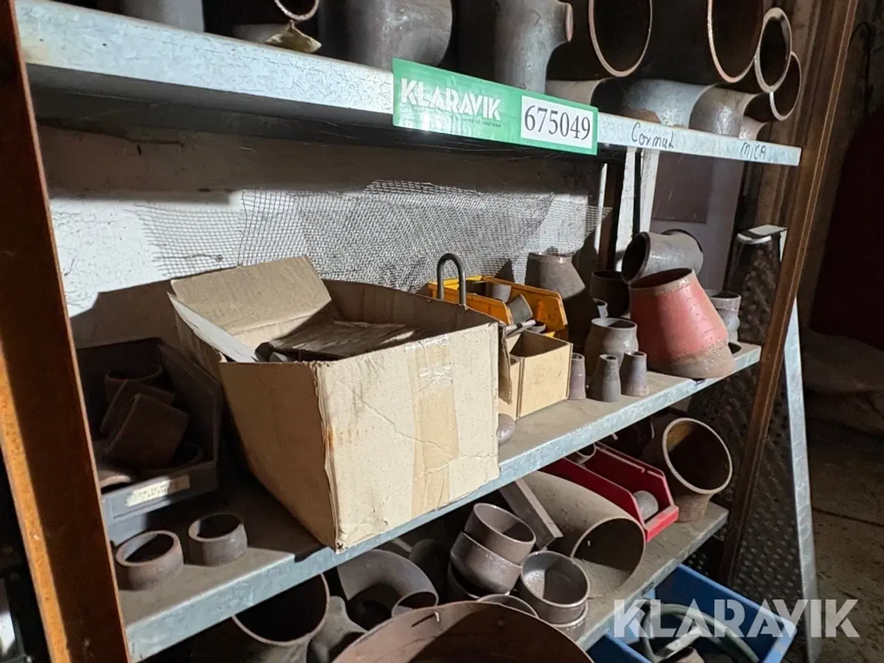 Billede 6 - Blandet lot diverse jernemner, maskiner og reoler