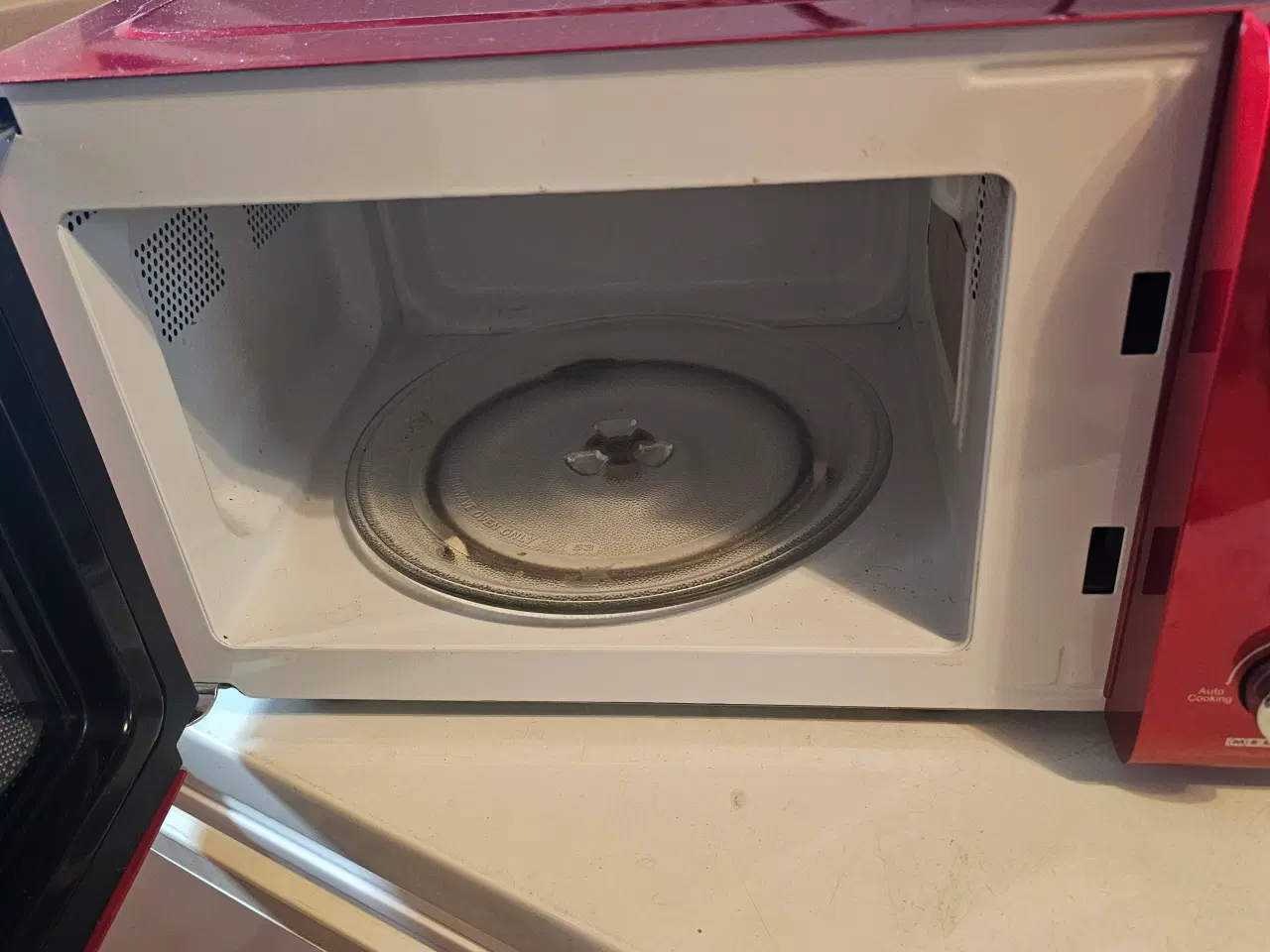 Billede 3 - Mikrobølgeovn..næsten som ny