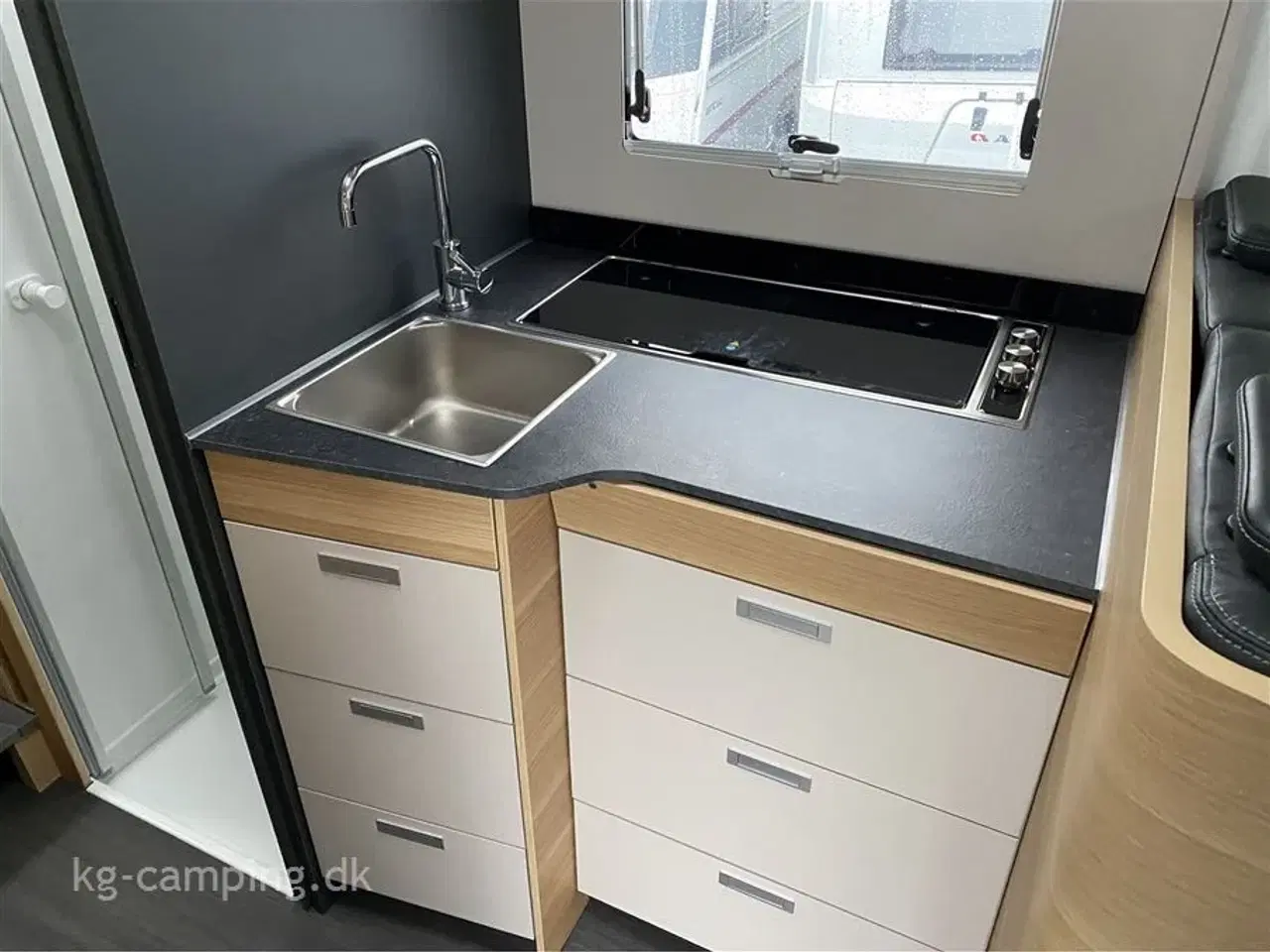 Billede 8 - 2026 - Adria Matrix Ny på lager. Adria Matrix 650 SL med sænkeseng