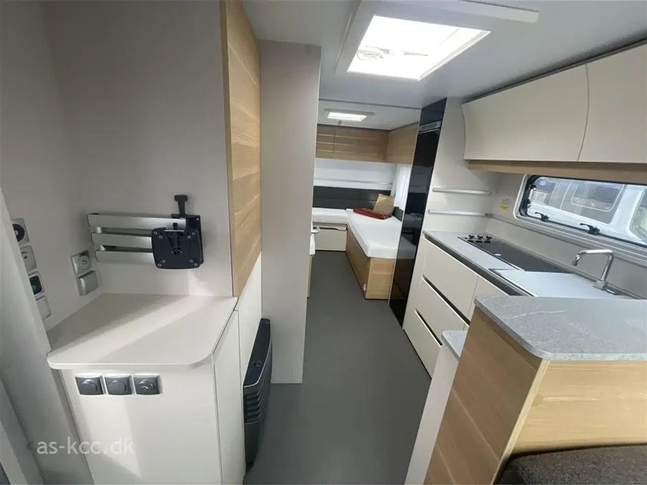 Billede 5 - 2022 - Adria Adora 613 UL   Adria Adora 613 UL årgang 2022 5 sovepladser, 6 siddepladser Isabella Penta fortelt 3,5 m. SÆLGES FOR KUNDE