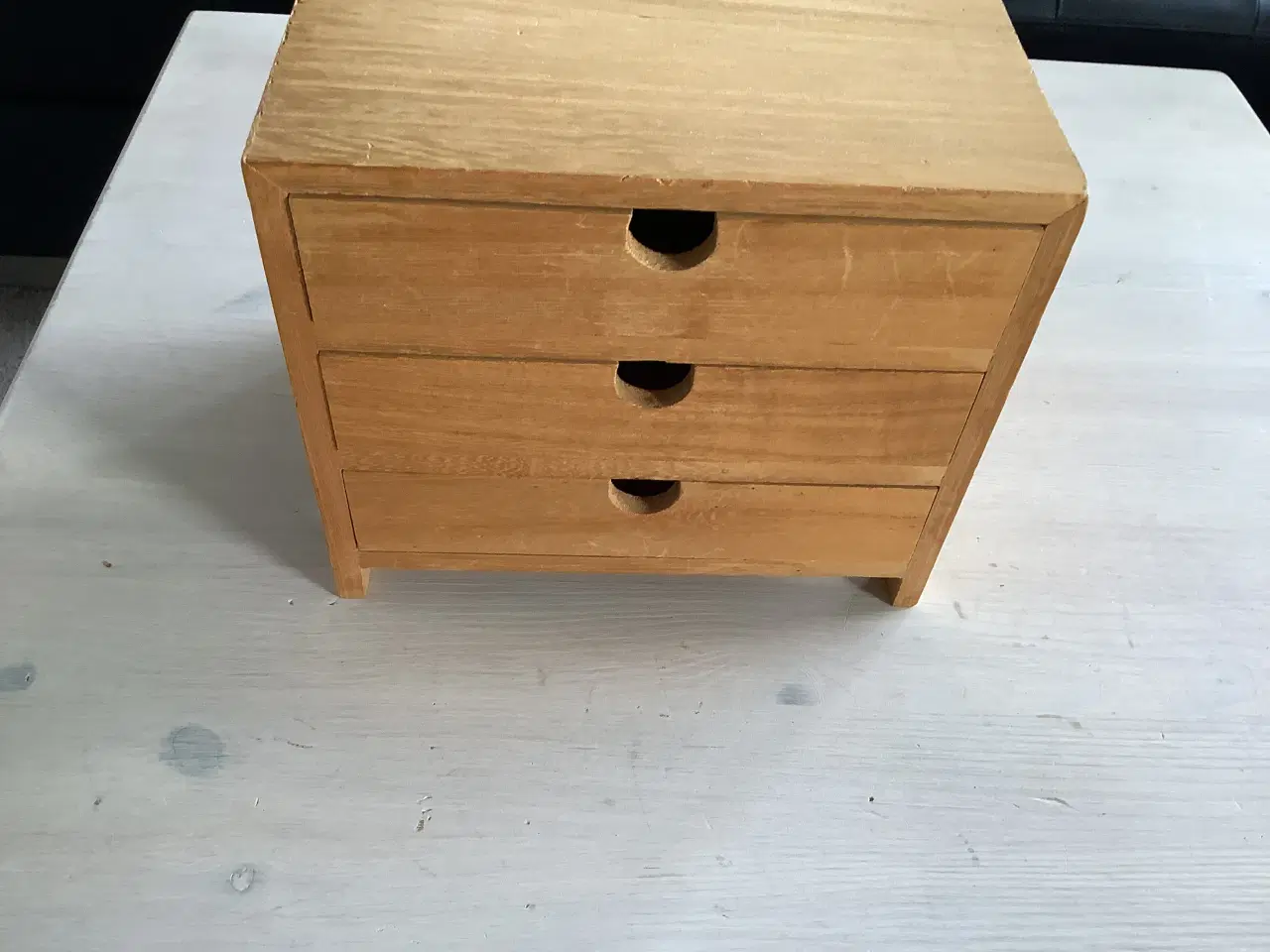 Billede 1 - Lille træ kasse med skuffer 