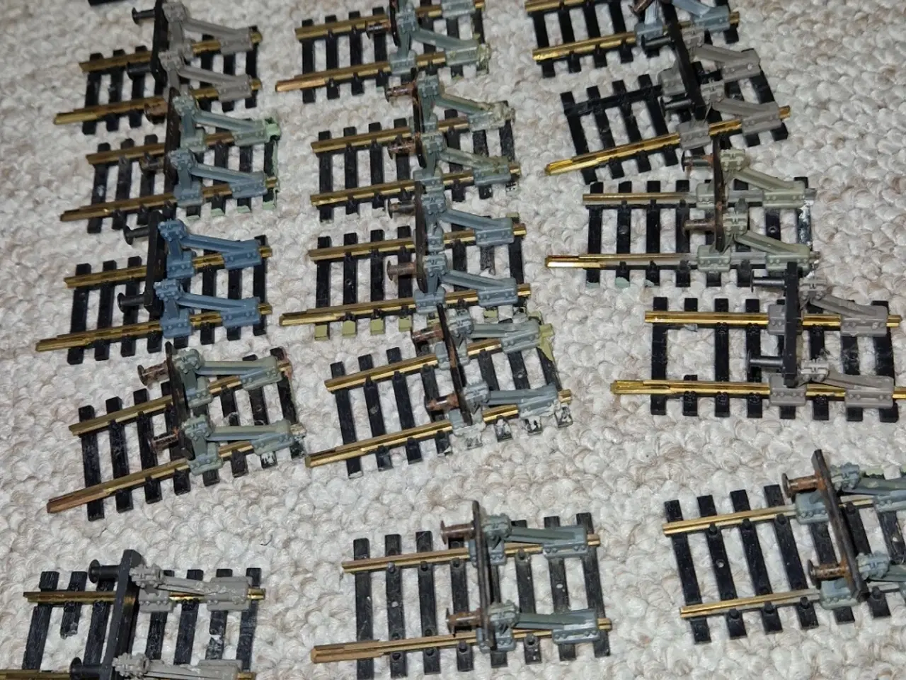 Billede 11 - Tog, huse og skinner