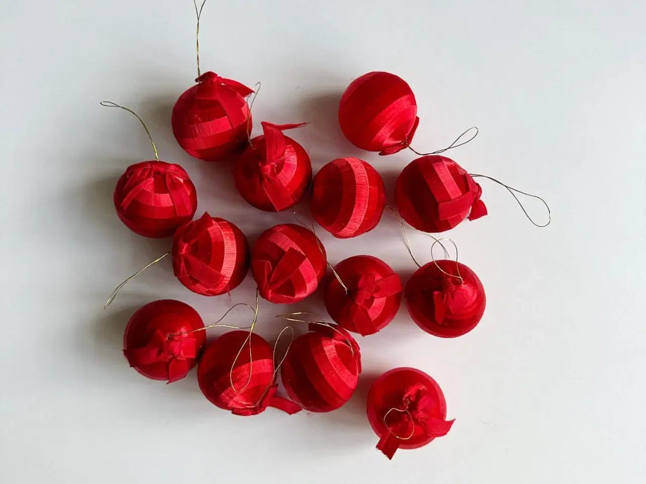 Billede 1 - Silkekugle m sløjfe, rød