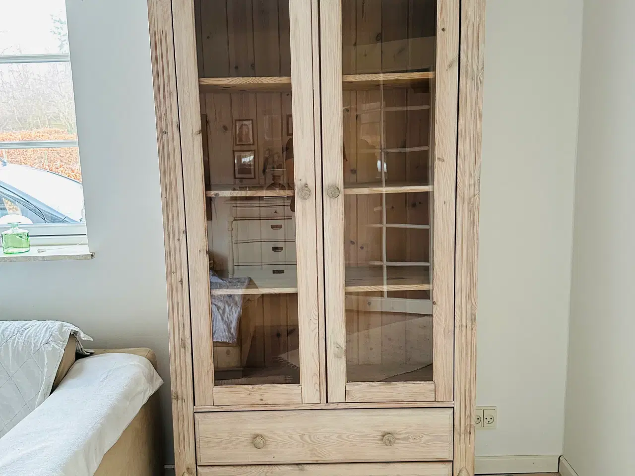 Billede 1 - Skab/vitrine skab, gammelt og tungt, fungerer godt