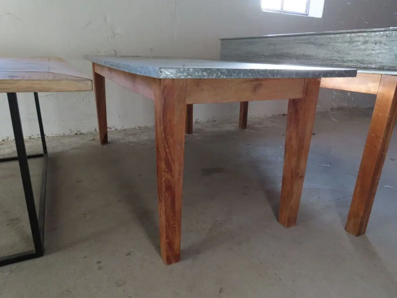 Billede 3 - Bord med galvaniseret bordplade