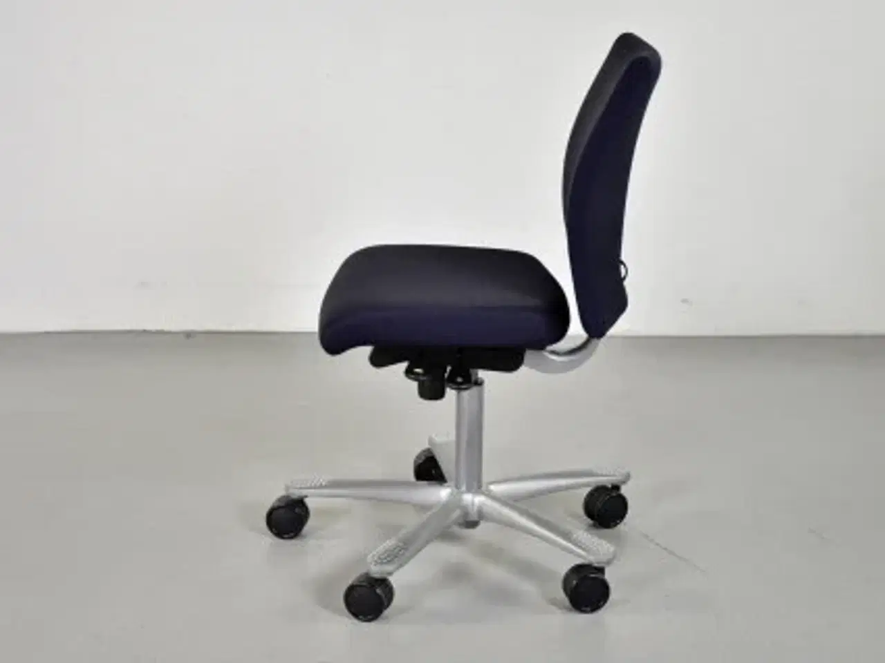 Billede 2 - Häg h04 credo 4200 kontorstol med sort/blå polster og alugråt stel