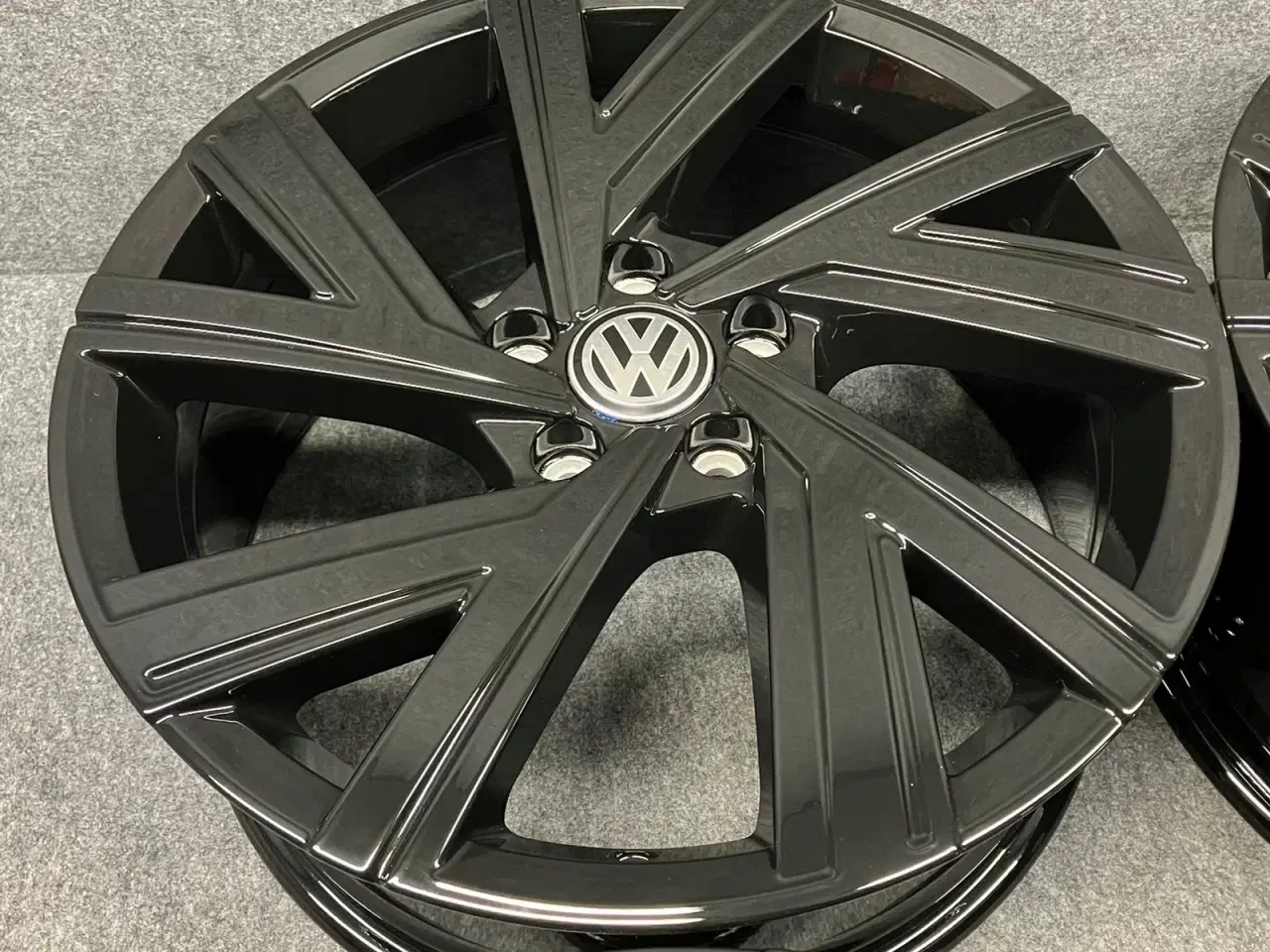 Billede 2 - ALUFÆLGE VW GOLF 8 BERGAMO 5H0 18"