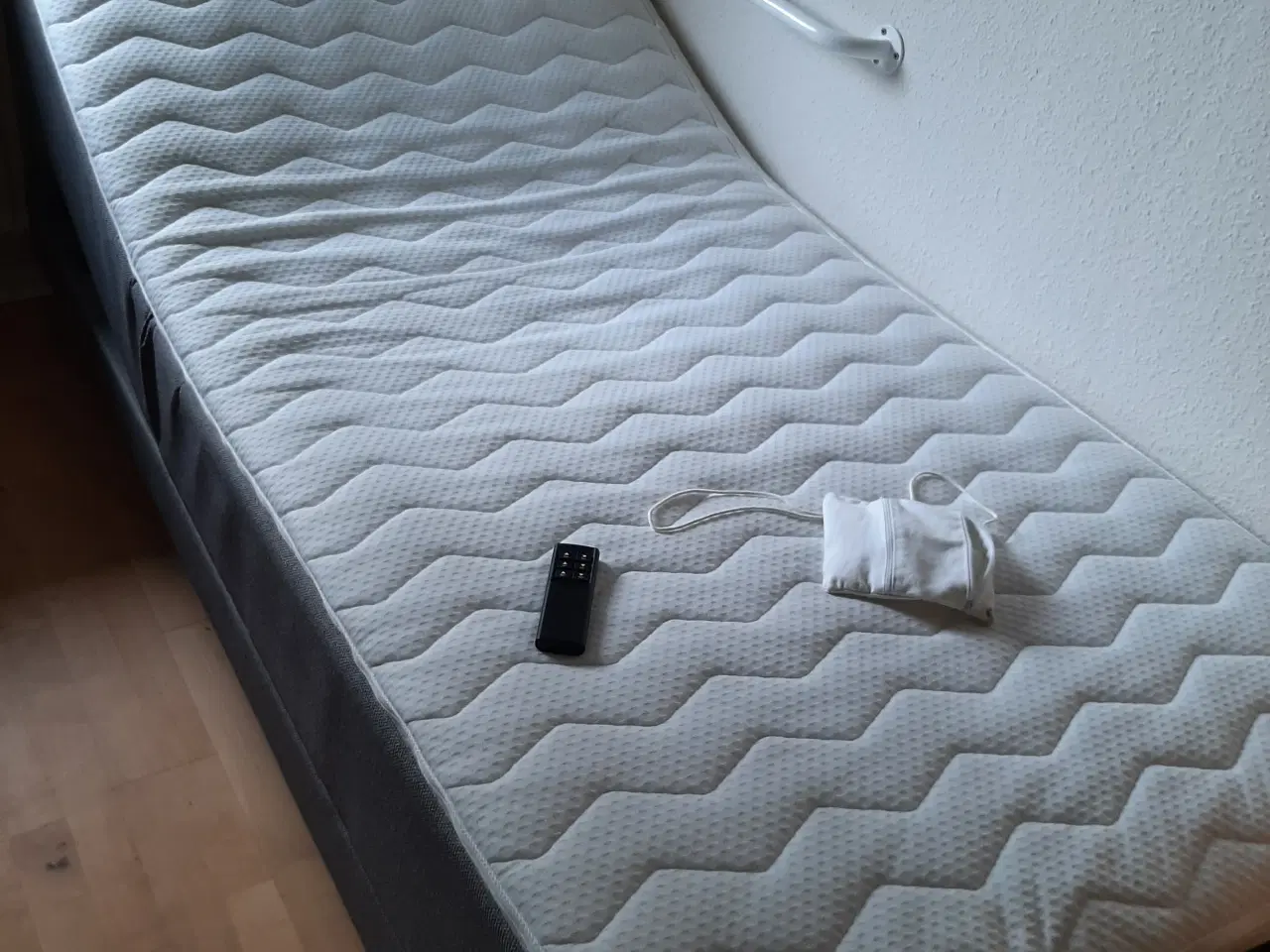 Billede 1 - Gold E50 Elevationsseng m/Topmadras