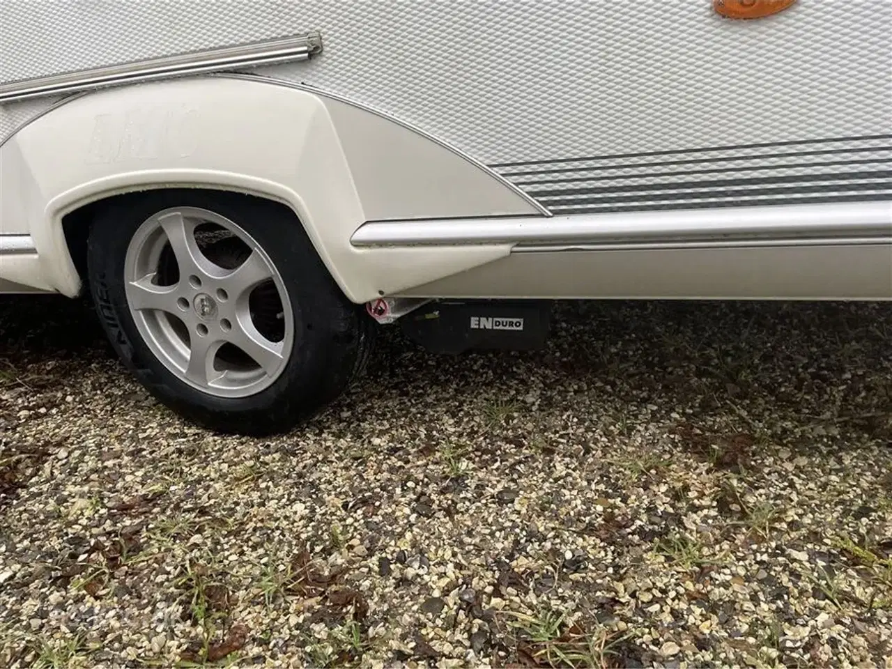 Billede 3 - 2005 - LMC Münsterland 475 RD Lmc Münsterland 475 RD årg. 2005 Med ny mover fra 2024 og markise, tæpper i vognen. 4 sovepladser, 5 siddepladser.