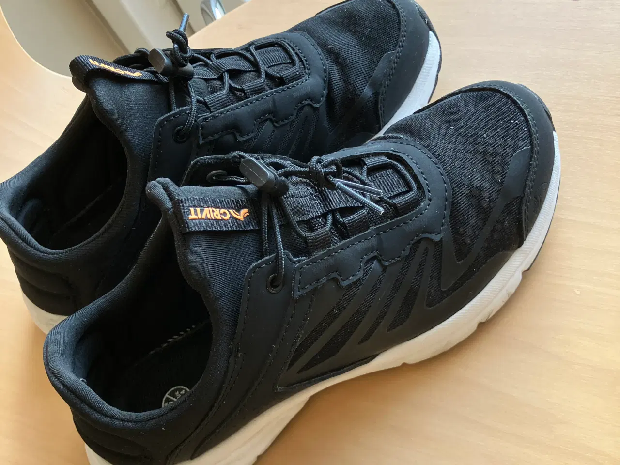 Billede 1 - Sorte Crivit letvægts sneakers str. 37
