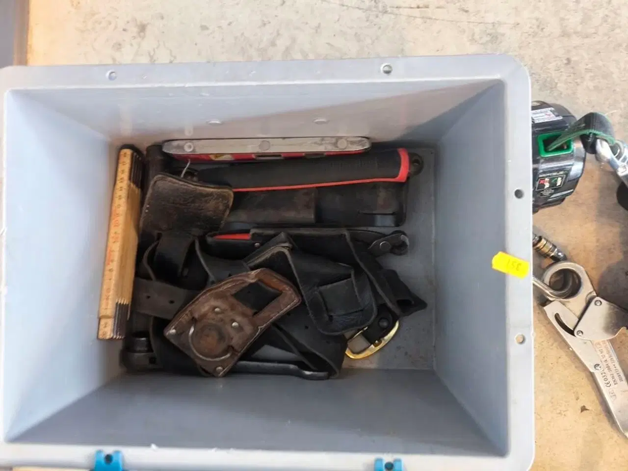 Billede 3 - Kasse m. sikringsgrej samt div.