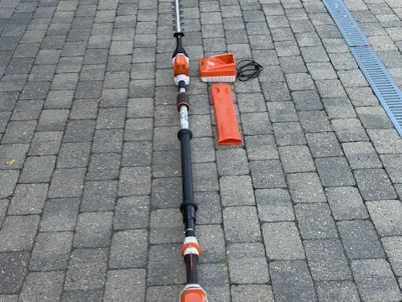 Billede 2 - Stihl HLA 86 teleskop hækkeklipper 36V