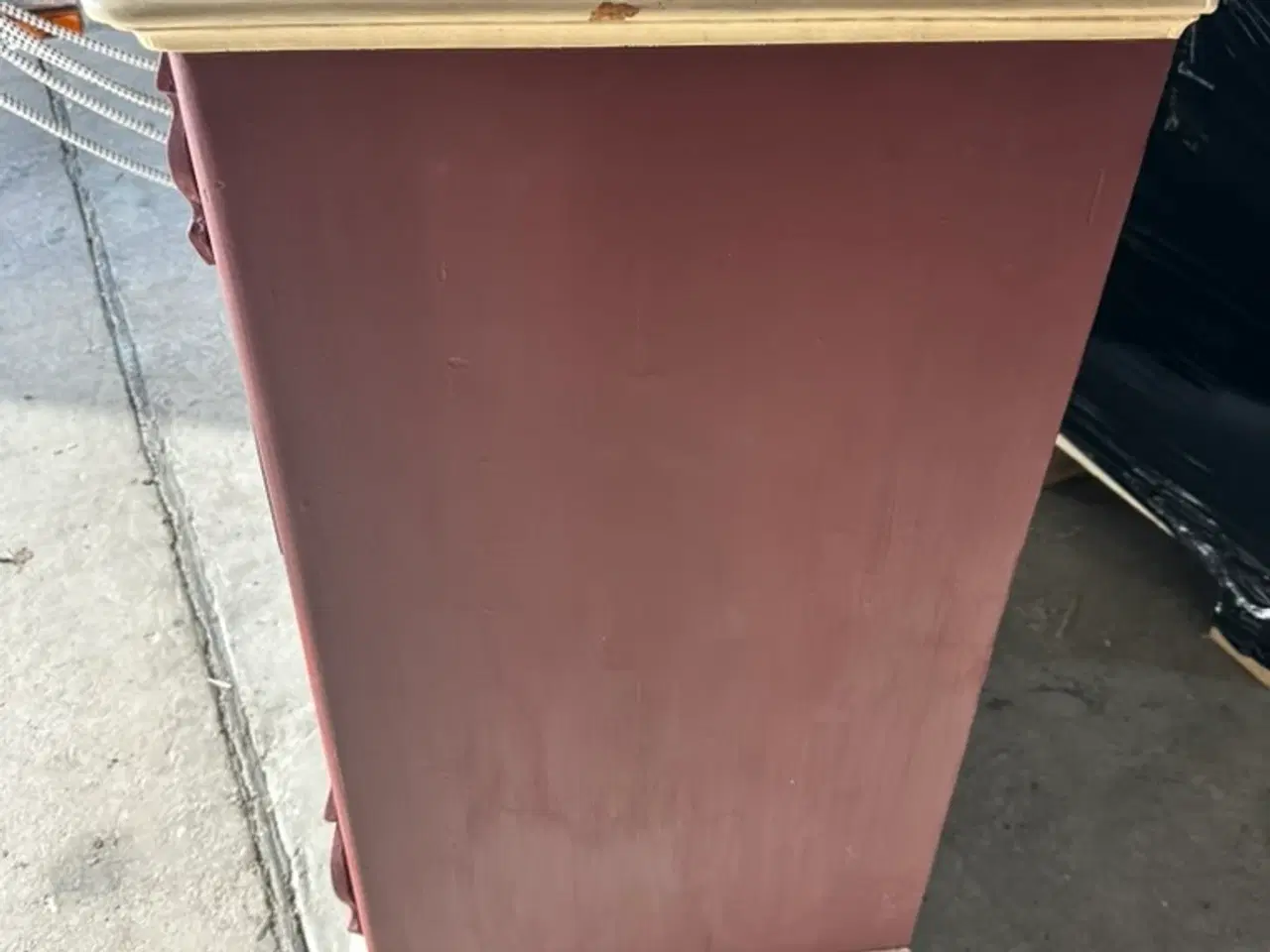 Billede 3 - Romantisk trækommode i massiv fyrretræ.