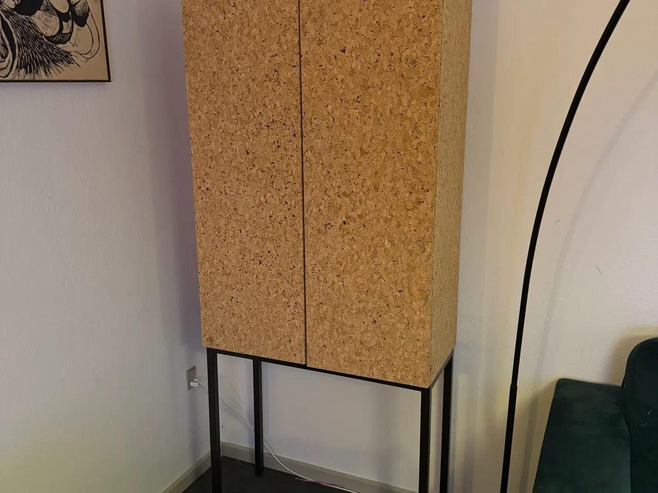 Billede 1 - Kork skab vitrineskab ikea