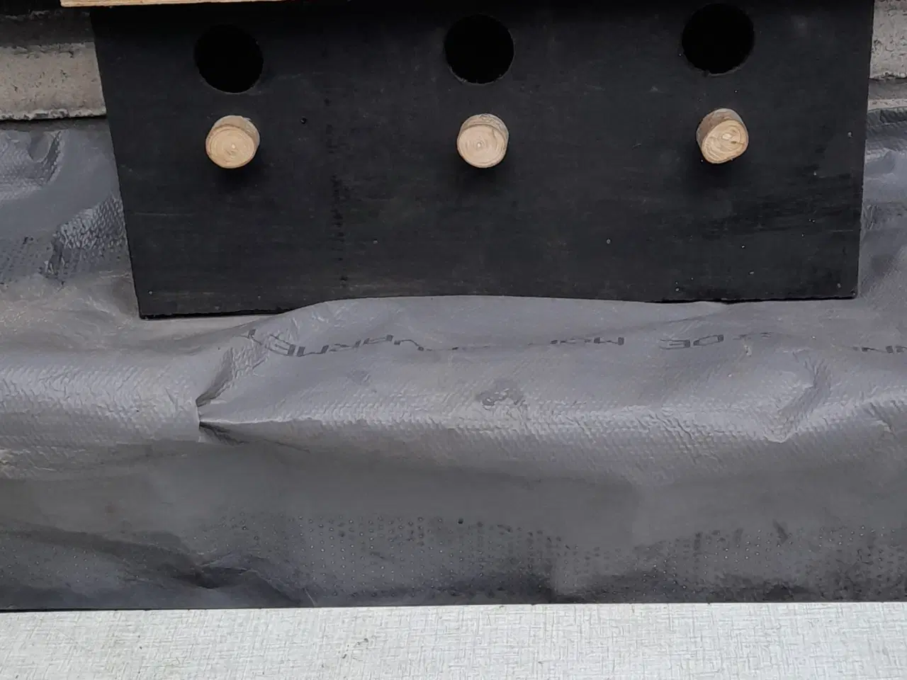 Billede 5 - Forår : det er tid at hænge redekasser op .