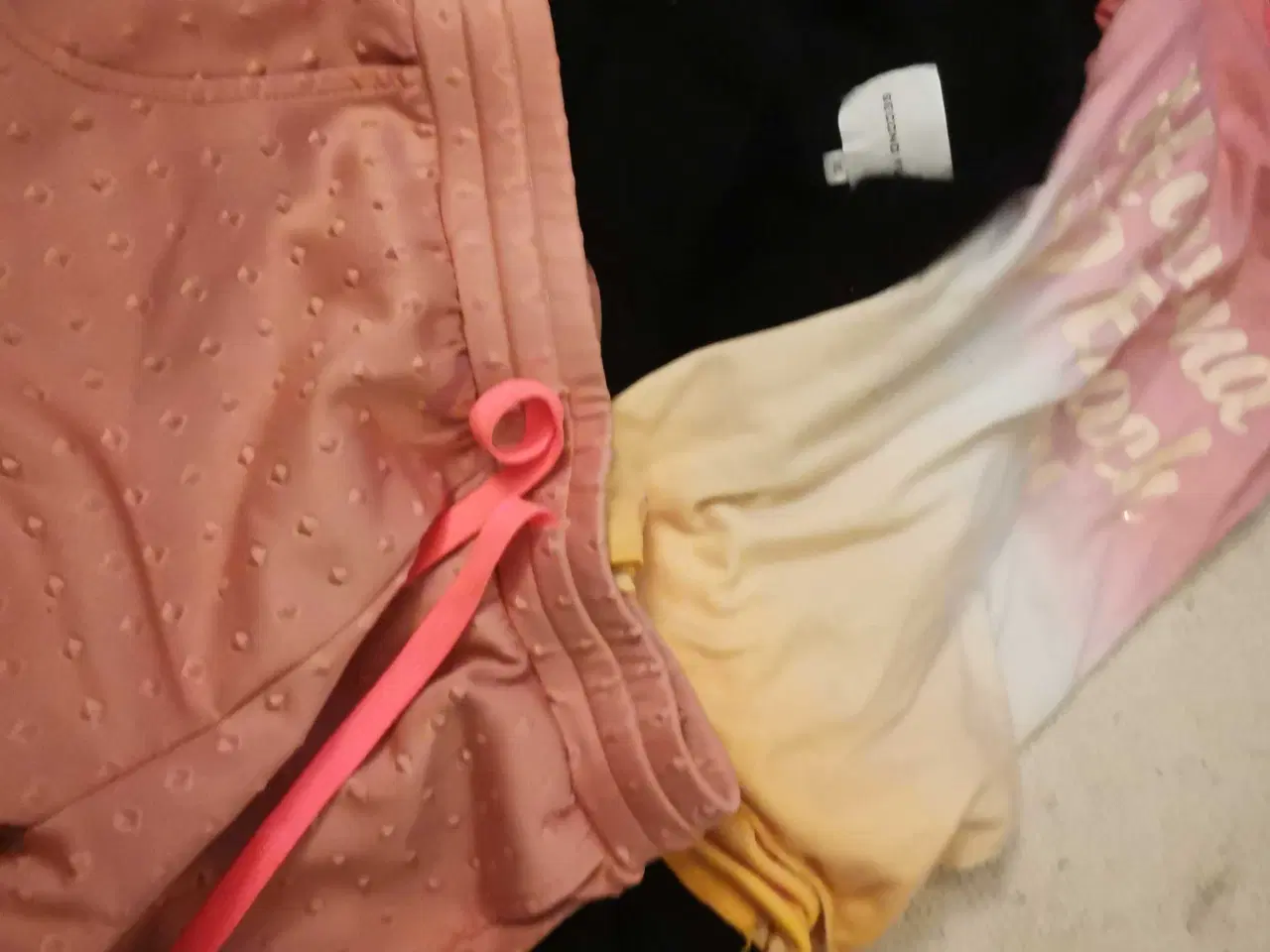 Billede 2 - Tøjpakke til piger str xs 5 kr ialt 🌸