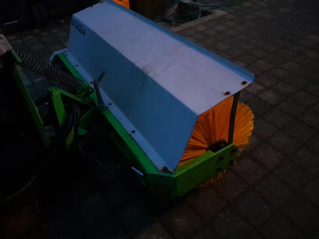 Billede 3 - Egholm kost, løvsuger m.m.