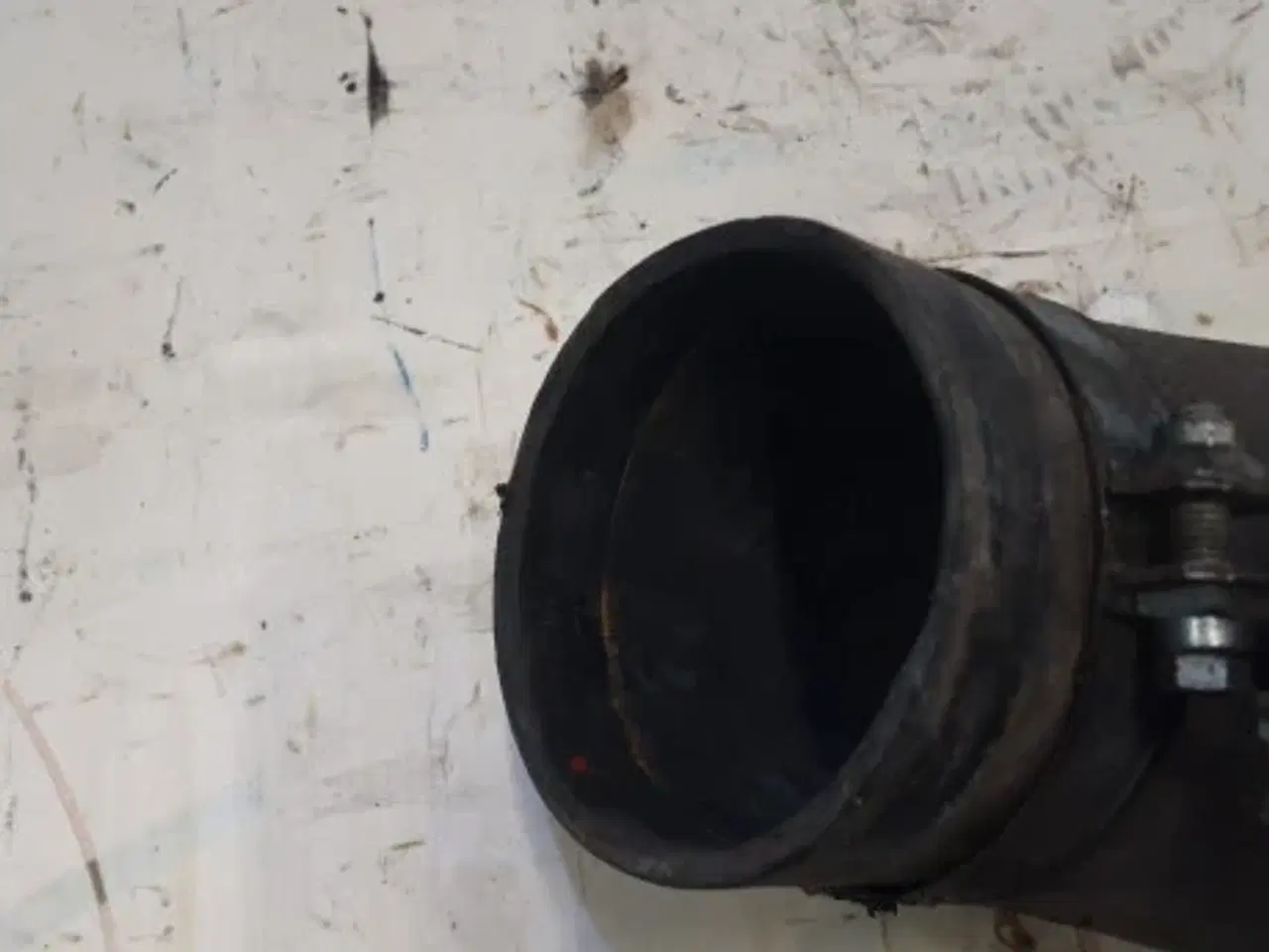 Billede 5 - Massey Ferguson 40 Gummibøjning F. Luftfilter 46421300