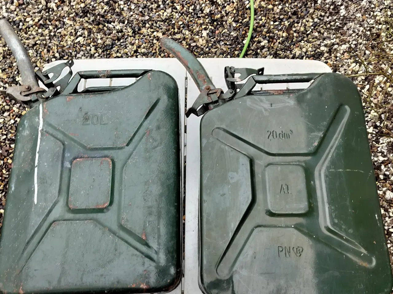 Billede 3 - Jerrycan benzindunke stål 20 L med hældetud