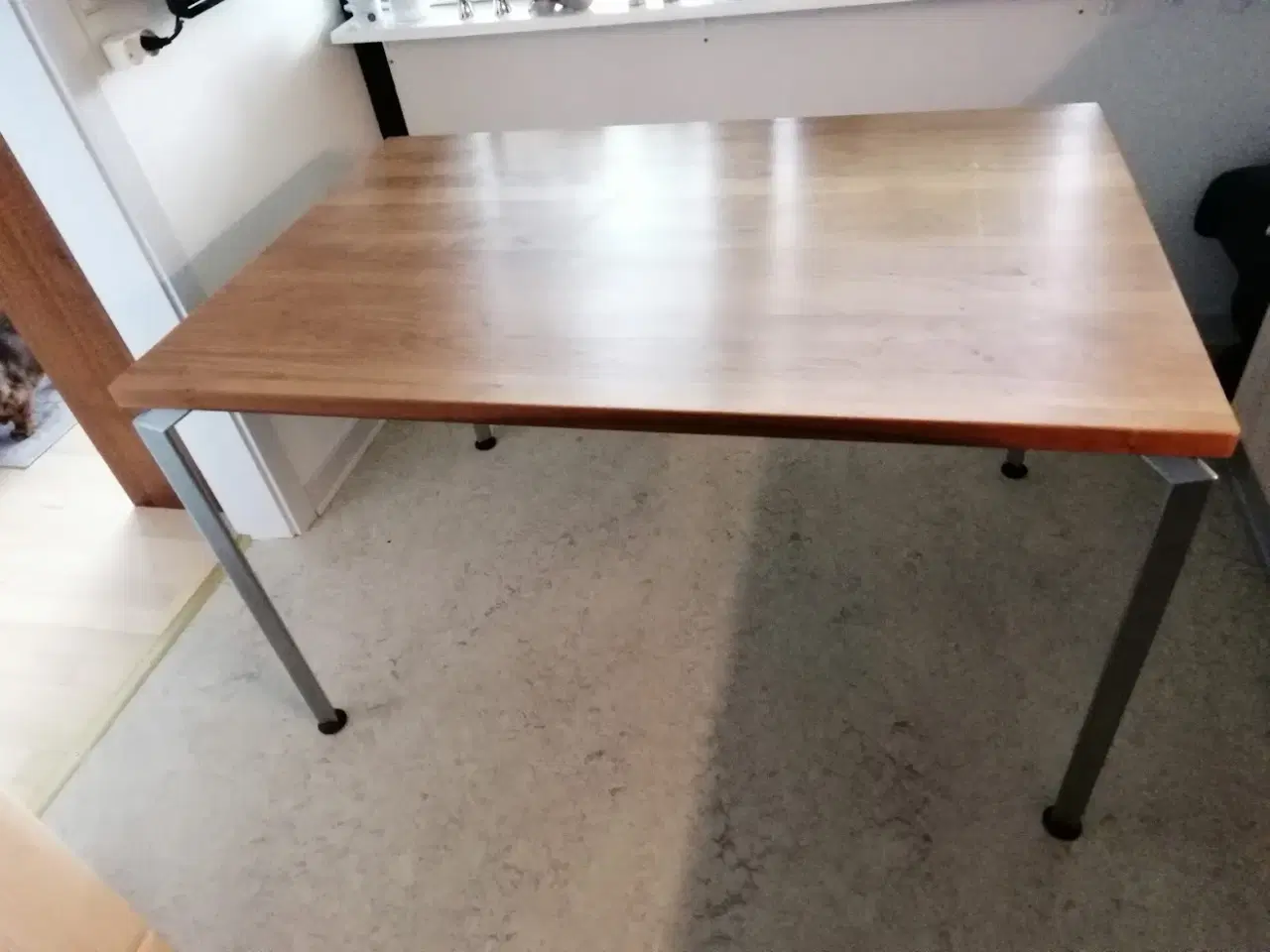 Billede 5 - Massiv valnøddebord