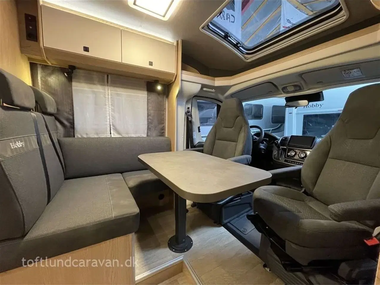 Billede 3 - 2025 - Hobby Ontour C 680 GE   NY 2025 m/AUT. GEAR, ADAPTIV FARTPILOT mv. SUPER LÆKKER AUTOCAMPER. NU PÅ LAGER !