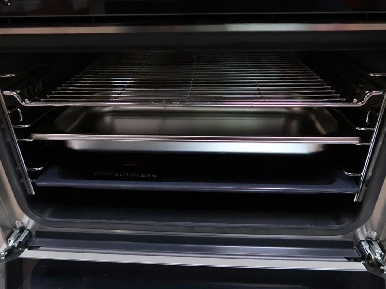 Billede 2 - Mikrobølgeovn MIELE