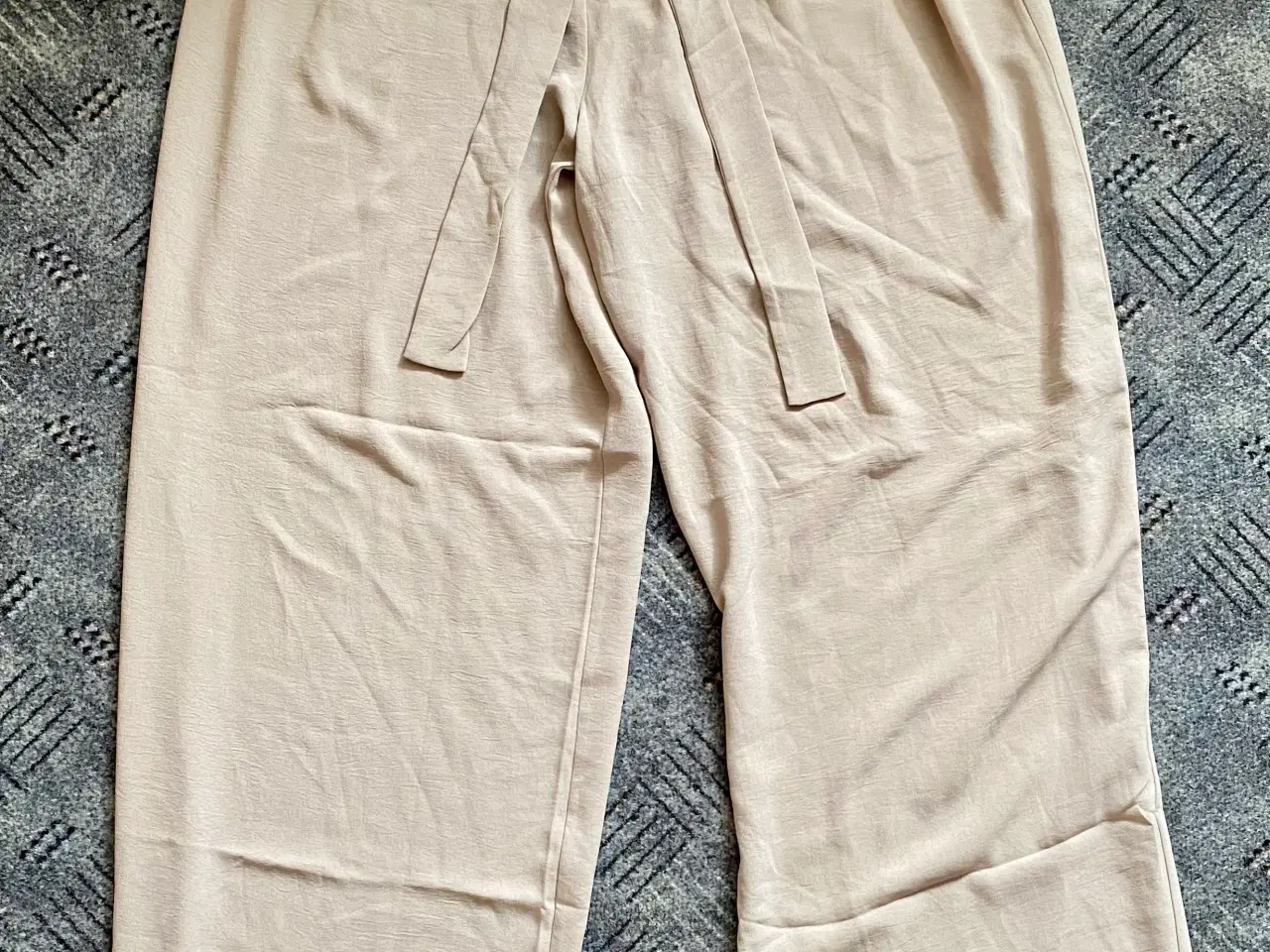 Billede 3 - Ny beigefarvet bukser fra Zara i str. L