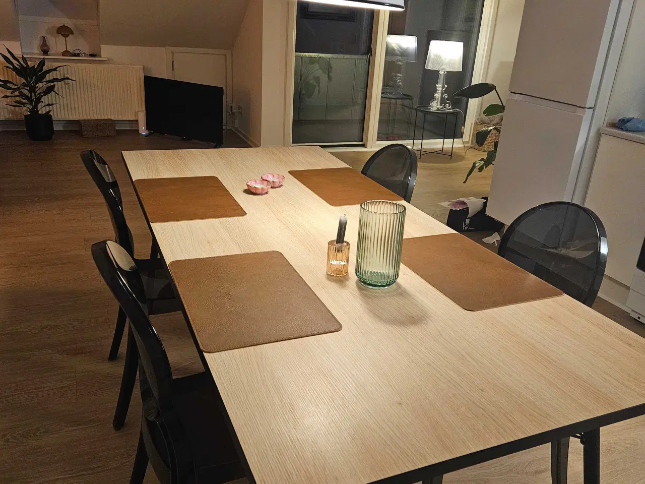 Billede 1 - Egetræs spisebord i flot stand