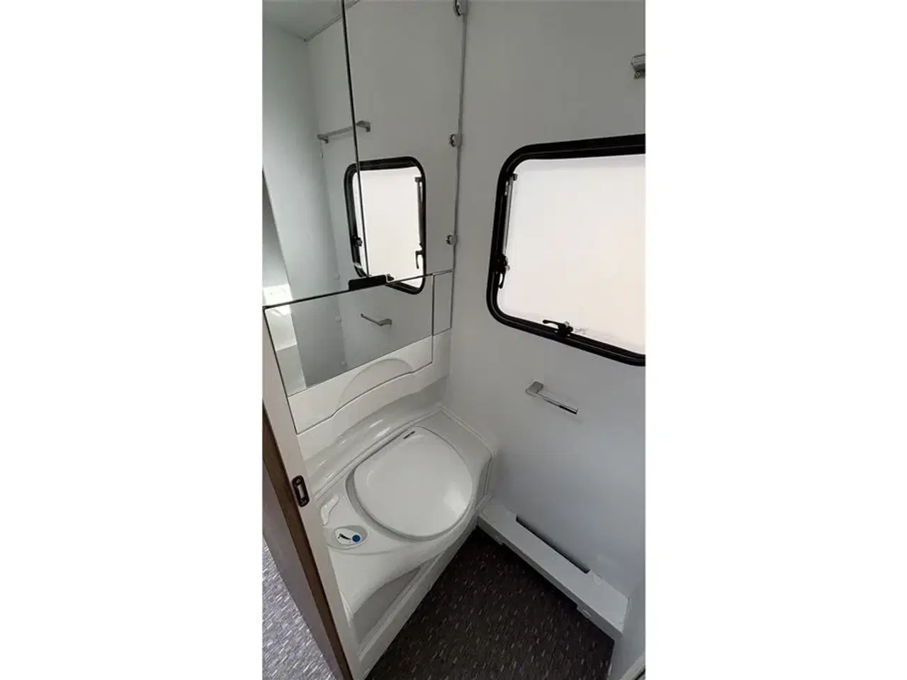 Billede 5 - 2016 - Adria Altea 552 PK   3 køjer, meget pæn og velholdt