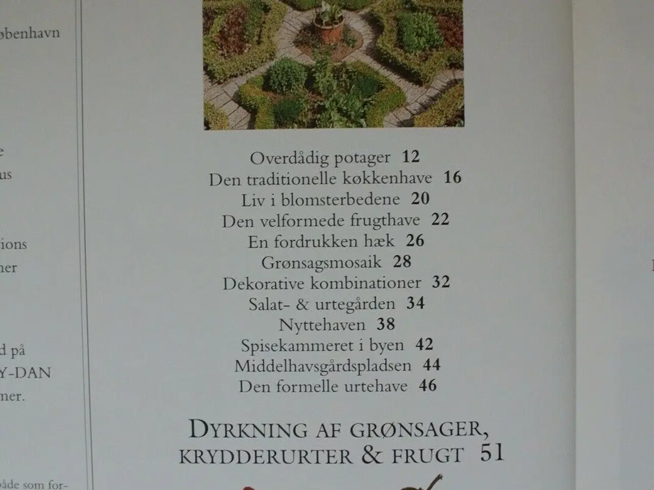 Billede 2 - køkken- og urtehaven, Af anna pavord, emne: hus og