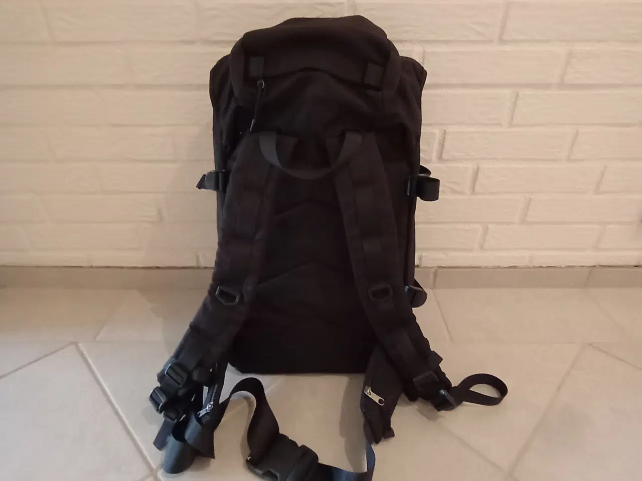 Billede 2 - Rygsæk polstret ryg+ bære stropper +spænderem