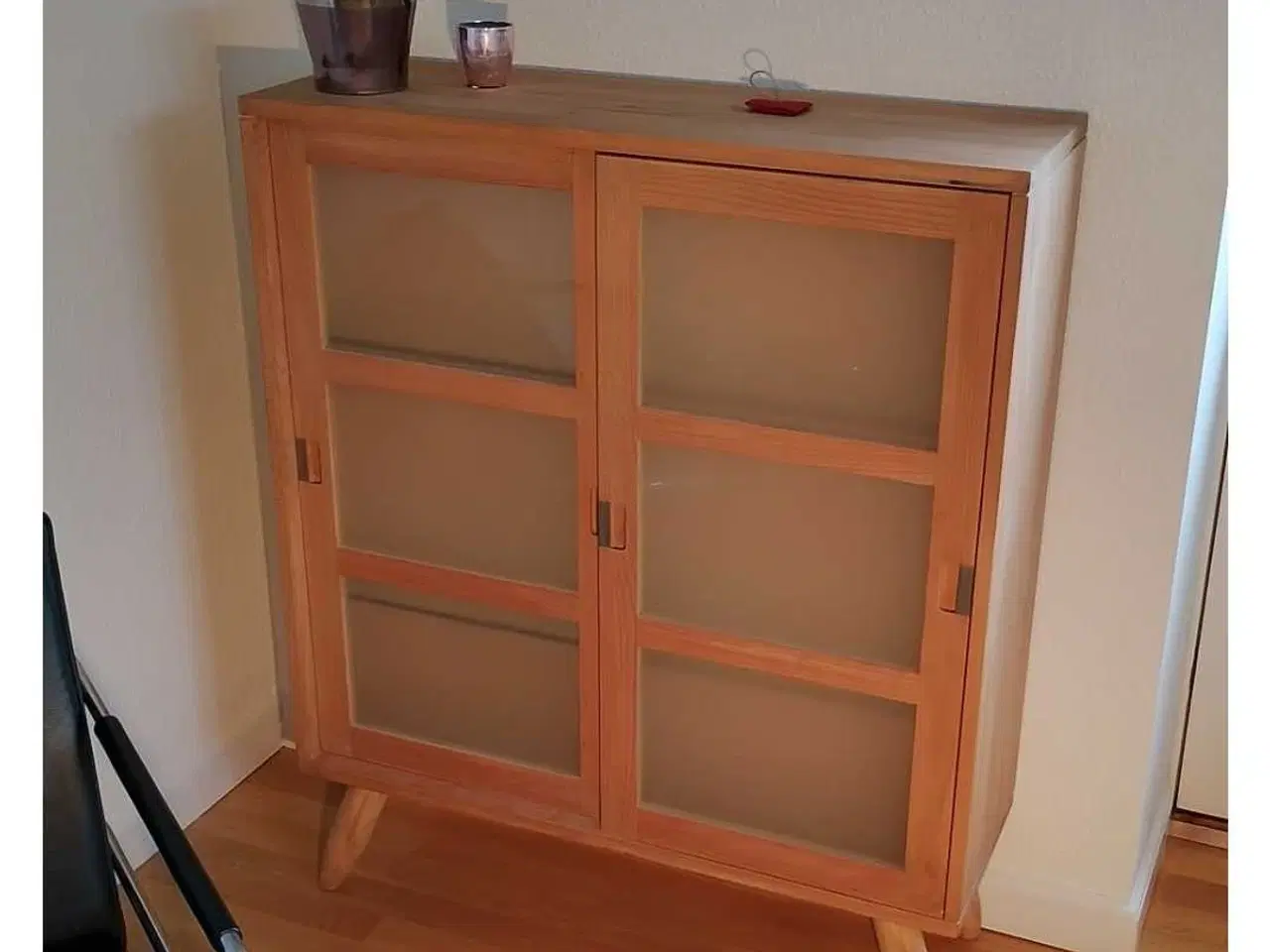 Billede 1 - Super flot vitrineskab sælges 