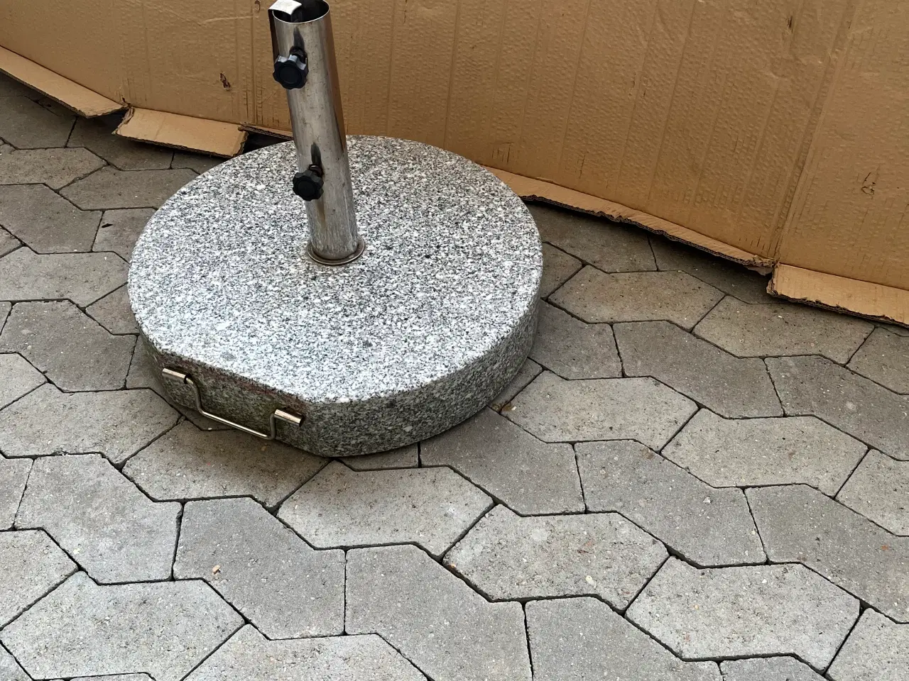 Billede 2 - Parasol fod i granit på hjul 