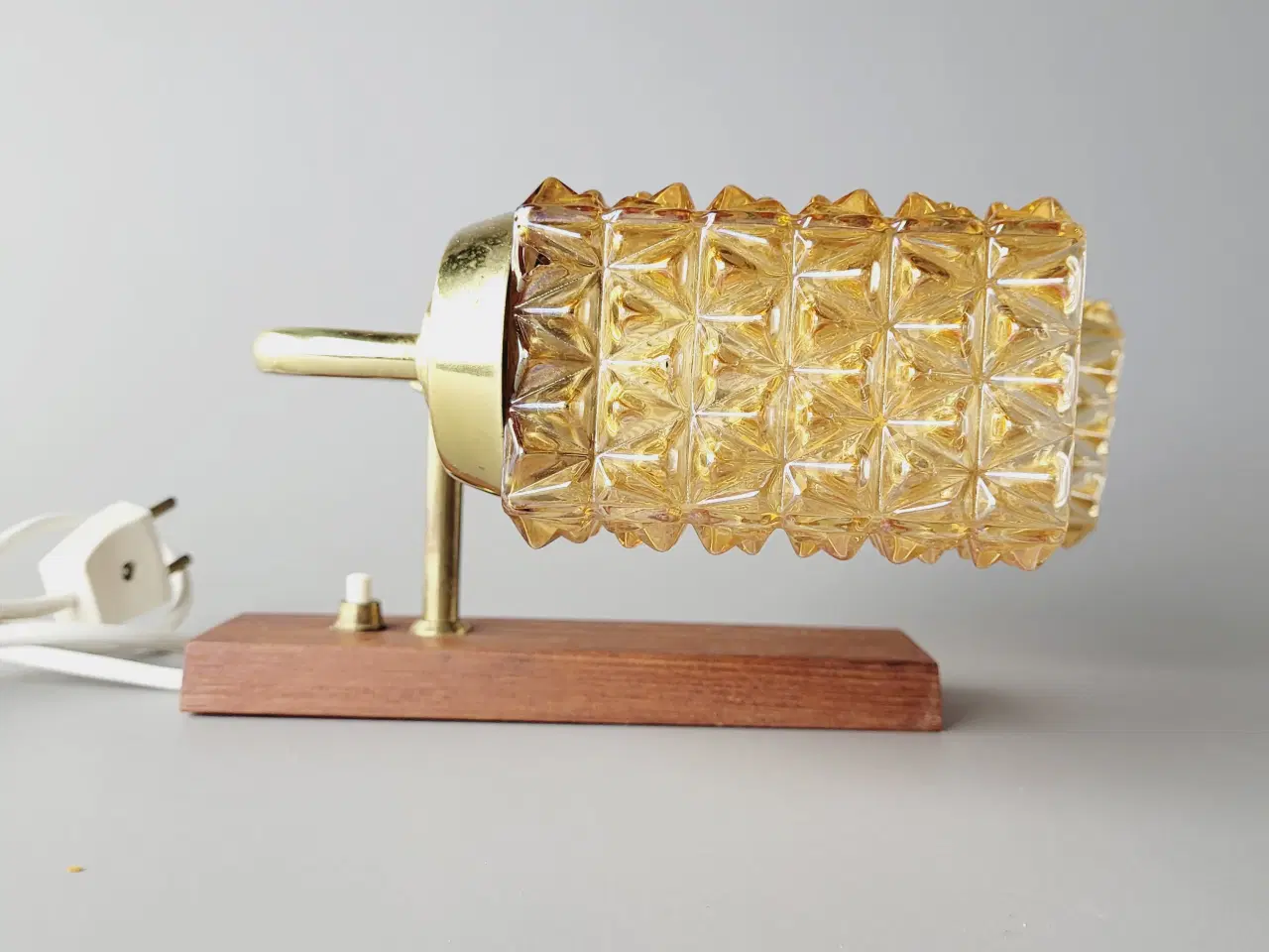 Billede 4 - ⭐️- Smuk retro væglampe i teak, messing og glas