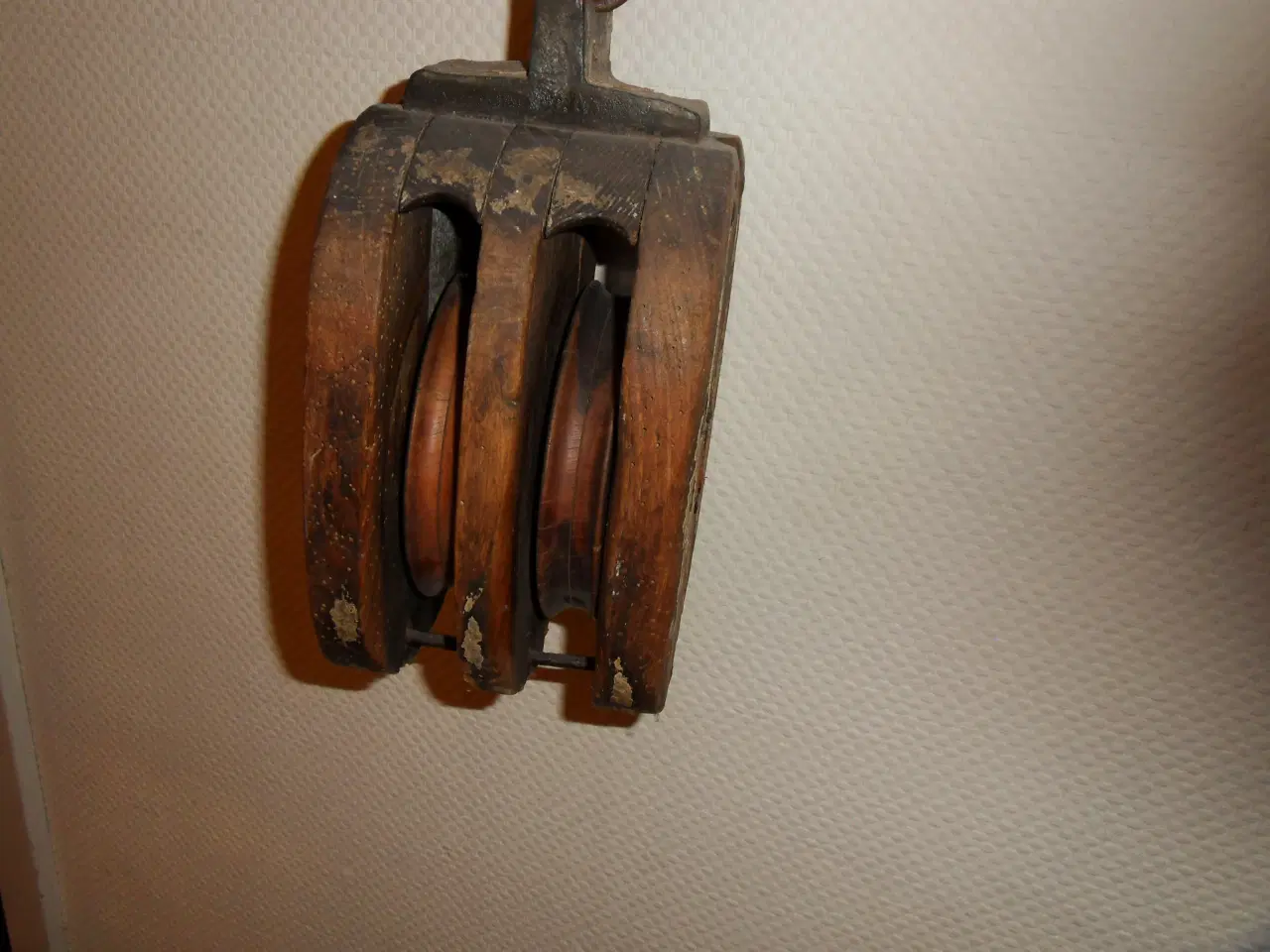 Billede 2 - TALJE. Træ-hejse-talje til reb. Ca. 100 år gammel.