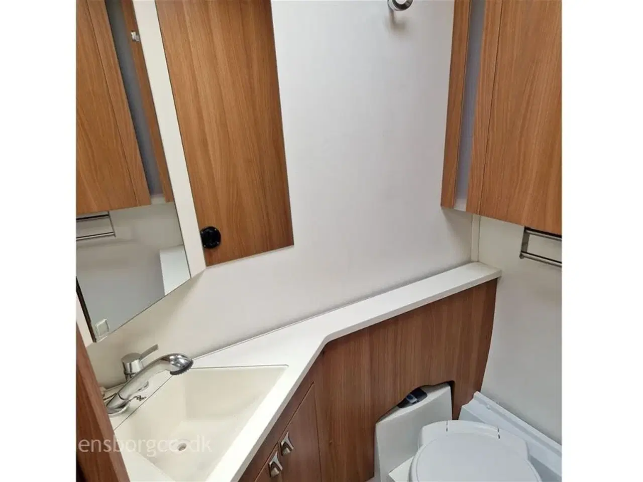 Billede 4 - 2014 - Kabe Smaragd XL KS   MEGET UDSTYR BLA. kompressor Køl/Frys – Dometic AC. - ATC.