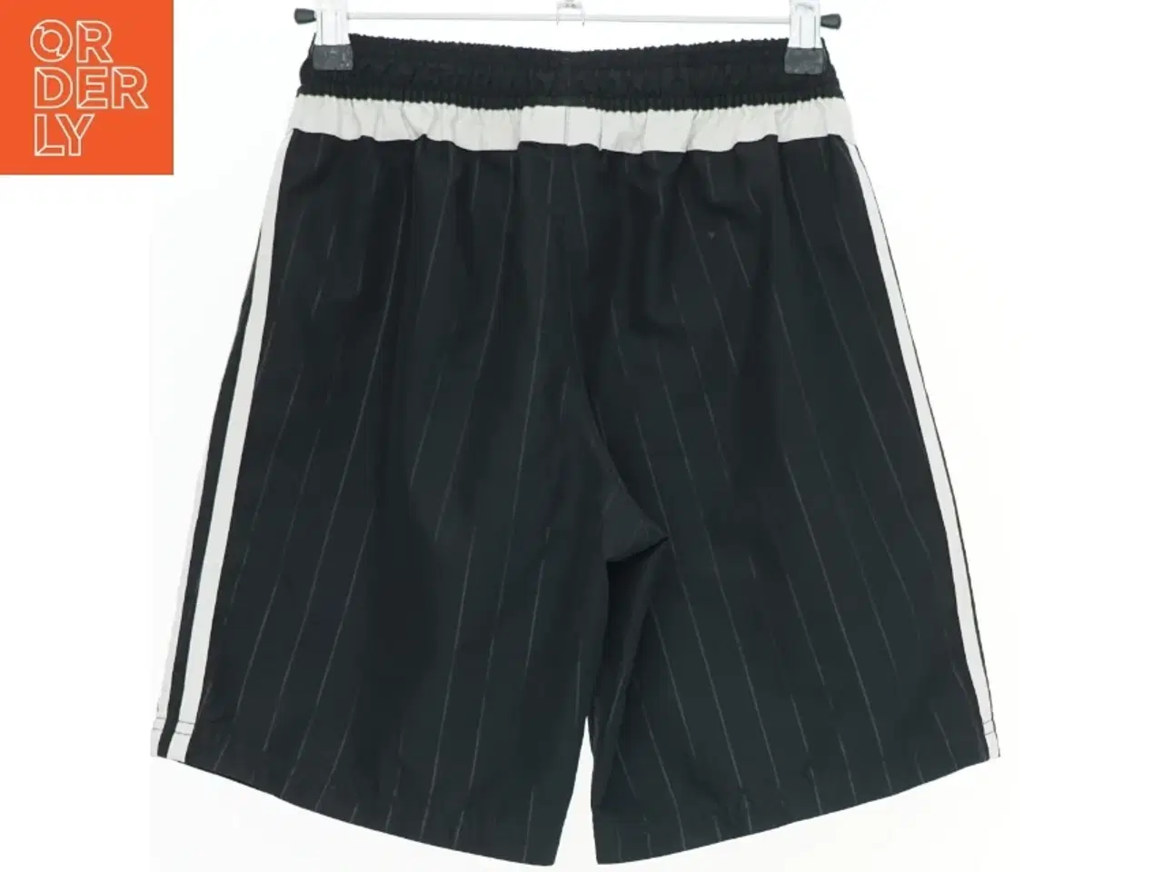 Billede 2 - Shorts med striber fra Adidas (str. 152)