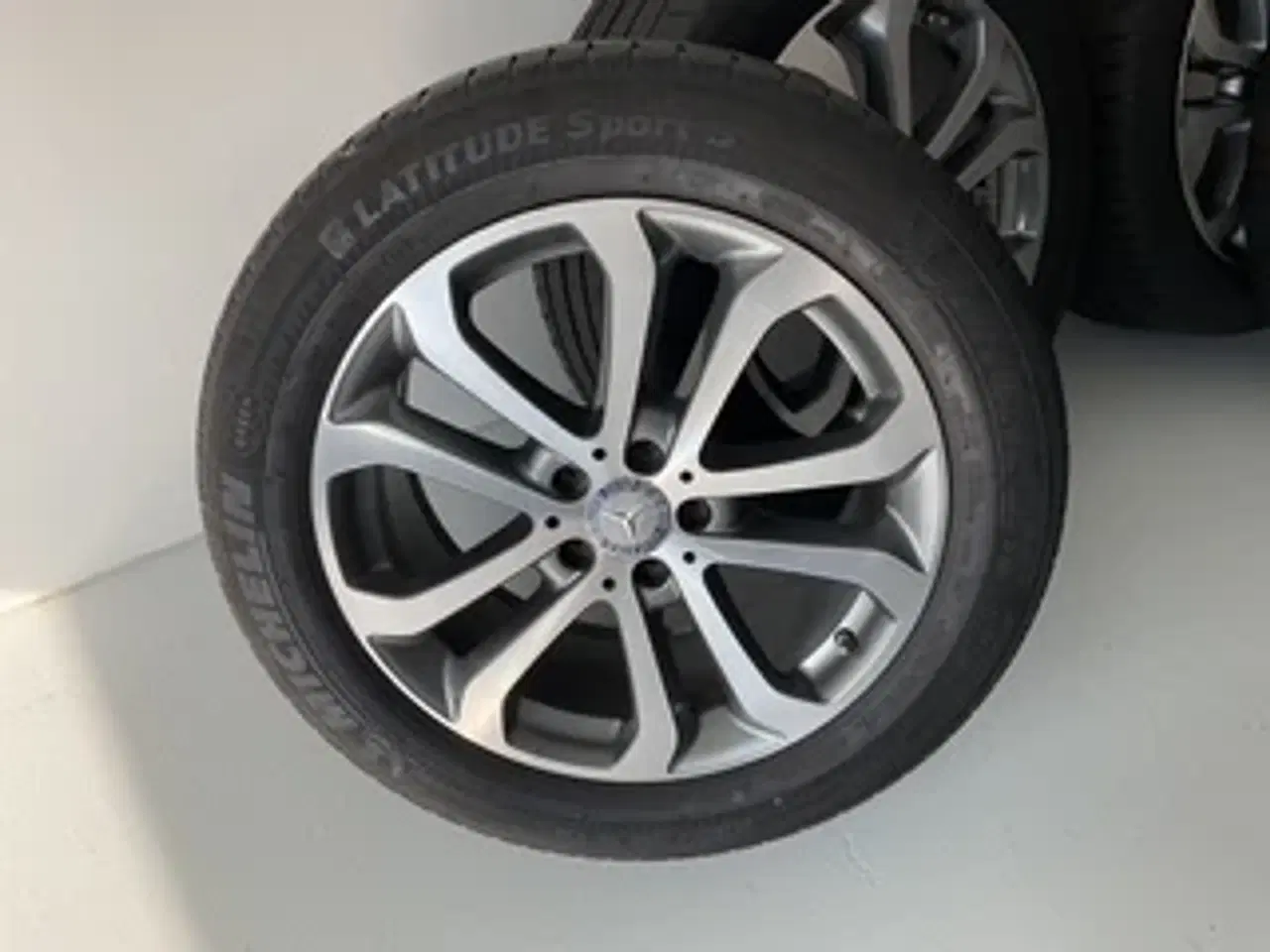 Billede 2 - Mercedes fælge med Michelin Latitude Sport dæk