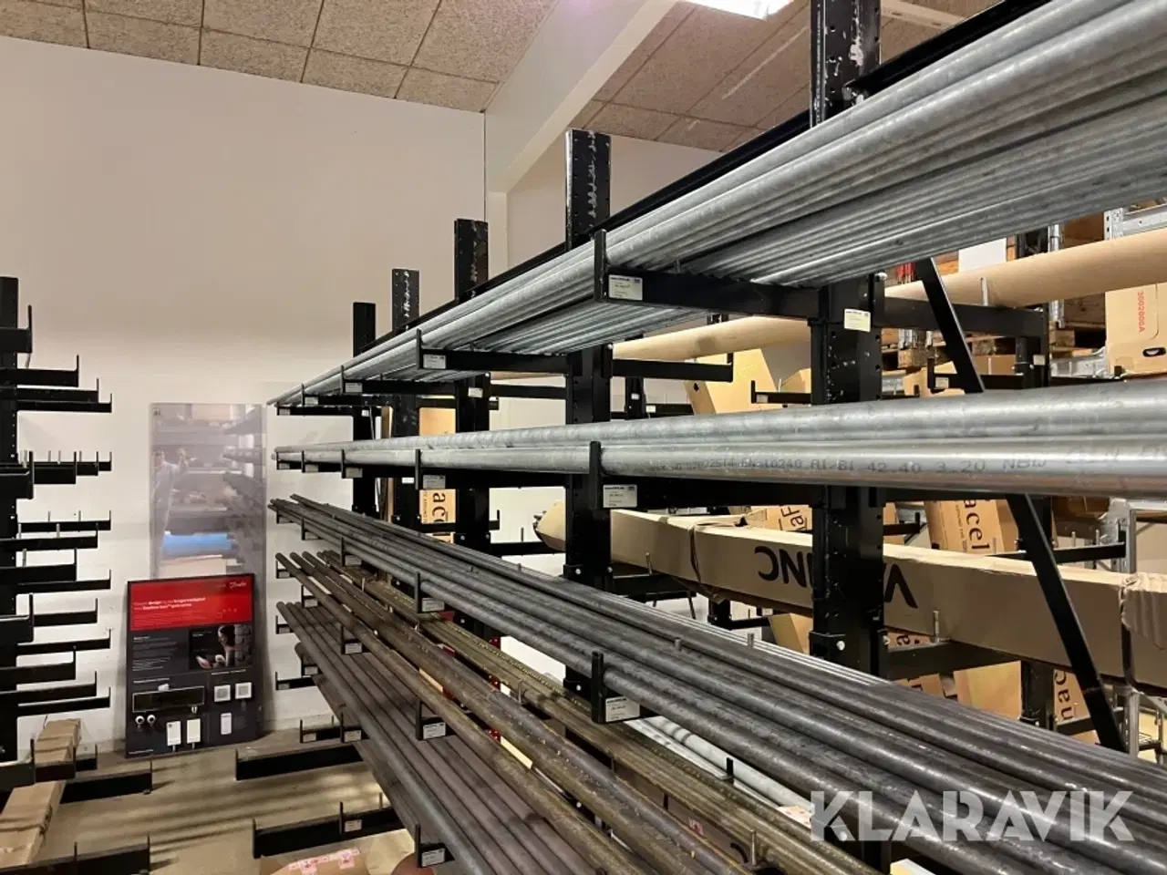 Billede 11 - Grenreol en række